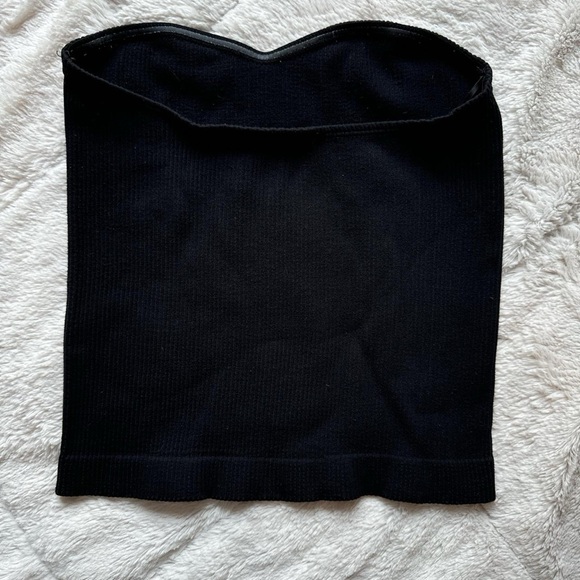 Sleeveless crop top - Picture 2 of 3